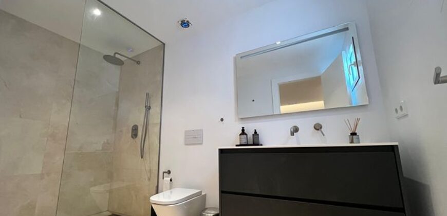 Gorgeous front-line penthouse in the vibrant marina of Puerto Banus