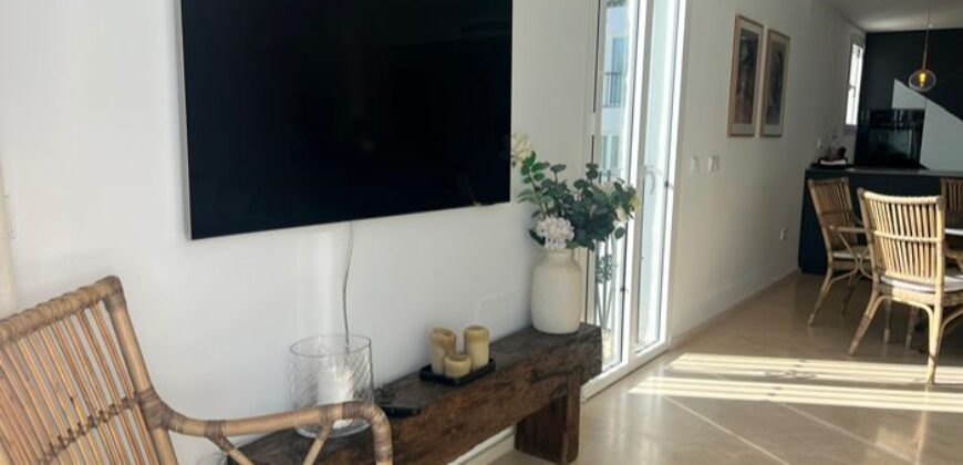 Gorgeous front-line penthouse in the vibrant marina of Puerto Banus