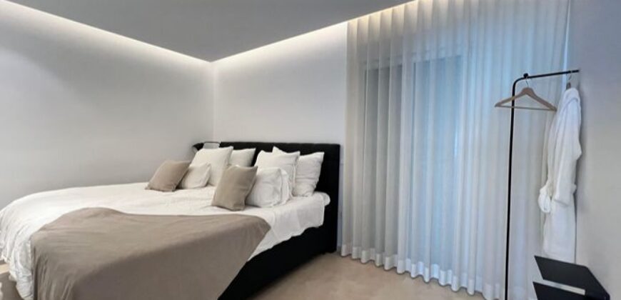 Gorgeous front-line penthouse in the vibrant marina of Puerto Banus