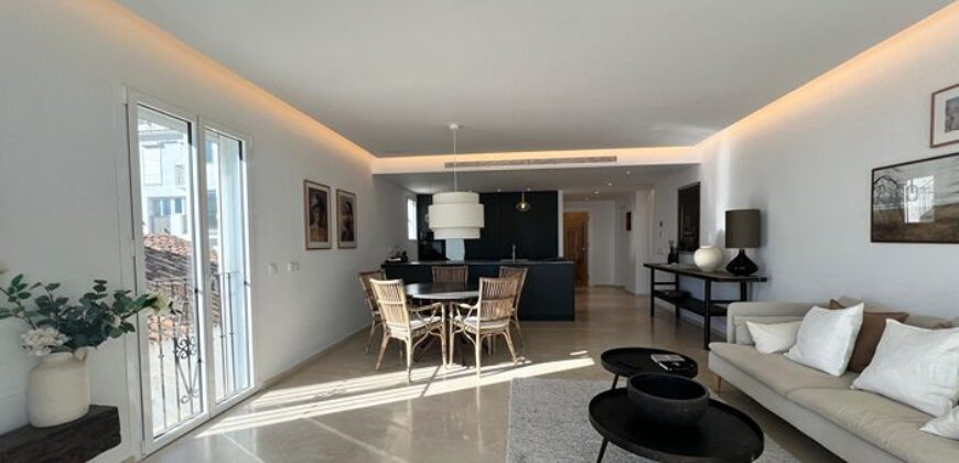 Gorgeous front-line penthouse in the vibrant marina of Puerto Banus