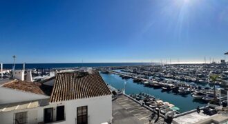 Gorgeous front-line penthouse in the vibrant marina of Puerto Banus