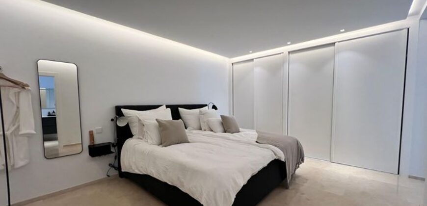 Gorgeous front-line penthouse in the vibrant marina of Puerto Banus