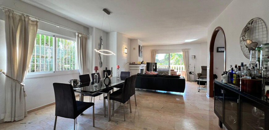 Mediterranean-style 5 bed villa with mature garden and swimming pool in Marbesa