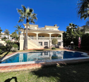 Mediterranean-style 5 bed villa with mature garden and swimming pool in Marbesa
