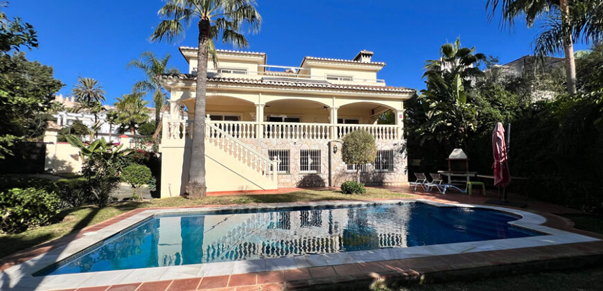 Mediterranean-style 5 bed villa with mature garden and swimming pool in Marbesa
