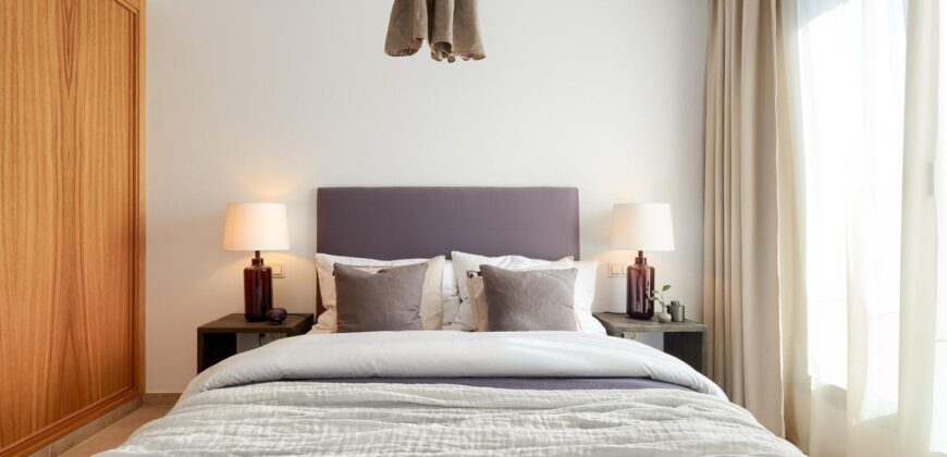 A modern 6-bedroom frontline golf villa located in El Campanario, Estepona East