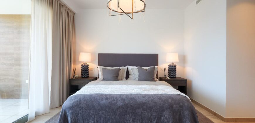 A modern 6-bedroom frontline golf villa located in El Campanario, Estepona East