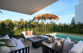 A modern 6-bedroom frontline golf villa located in El Campanario, Estepona East
