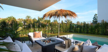 A modern 6-bedroom frontline golf villa located in El Campanario, Estepona East