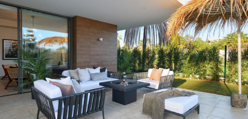 A modern 6-bedroom frontline golf villa located in El Campanario, Estepona East
