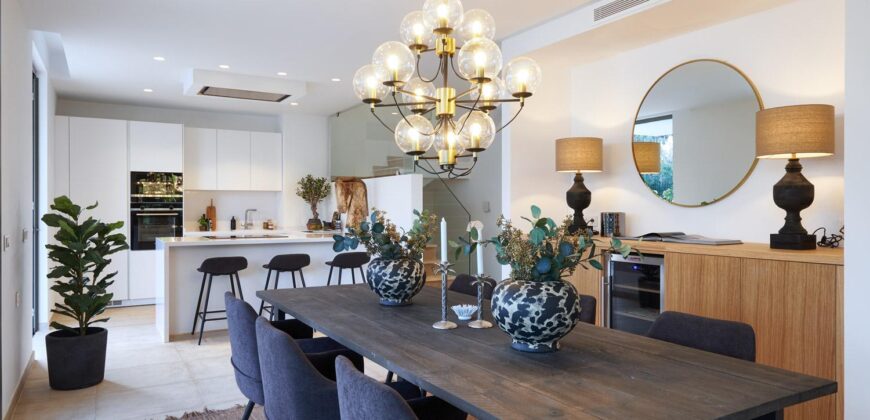 A modern 6-bedroom frontline golf villa located in El Campanario, Estepona East