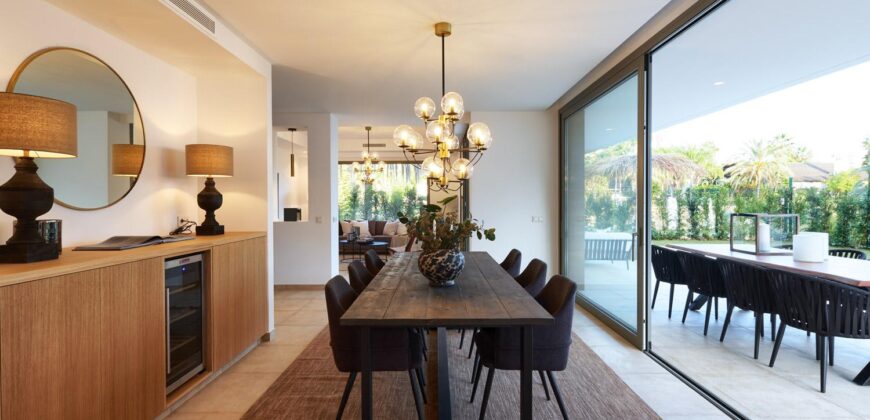 A modern 6-bedroom frontline golf villa located in El Campanario, Estepona East