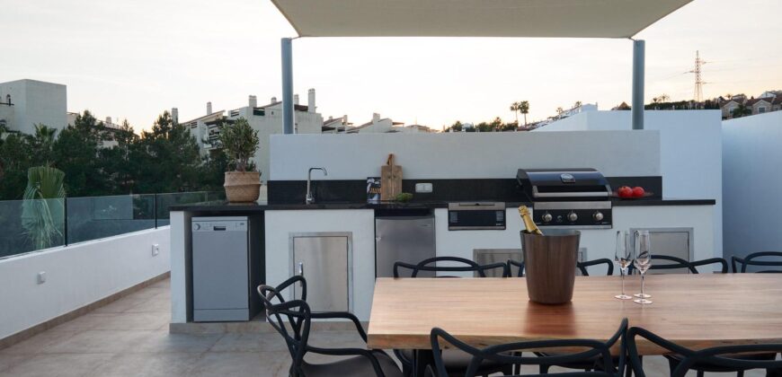 A modern 6-bedroom frontline golf villa located in El Campanario, Estepona East