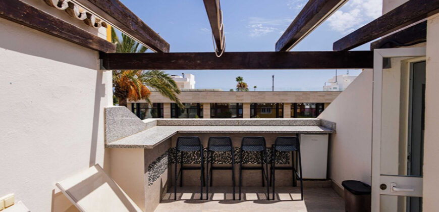 Beautiful 5 bedroom townhouse in El Rodeito, Nueva Andalucía