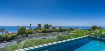 Modern Elegant Villa with Panoramic Sea and Mountain Views in Bahia Dorada, Estepona