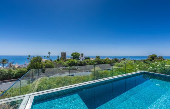 Modern Elegant Villa with Panoramic Sea and Mountain Views in Bahia Dorada, Estepona