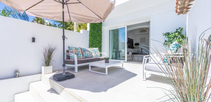 Modern Elegant Villa with Panoramic Sea and Mountain Views in Bahia Dorada, Estepona