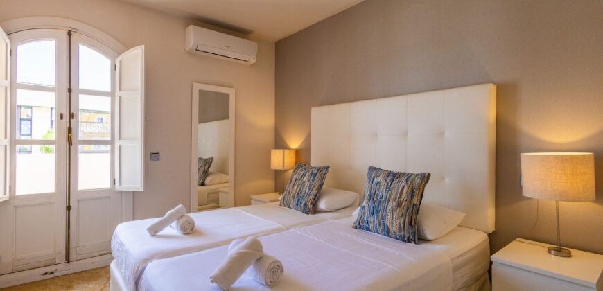 Beautiful 5 bedroom townhouse in El Rodeito, Nueva Andalucía