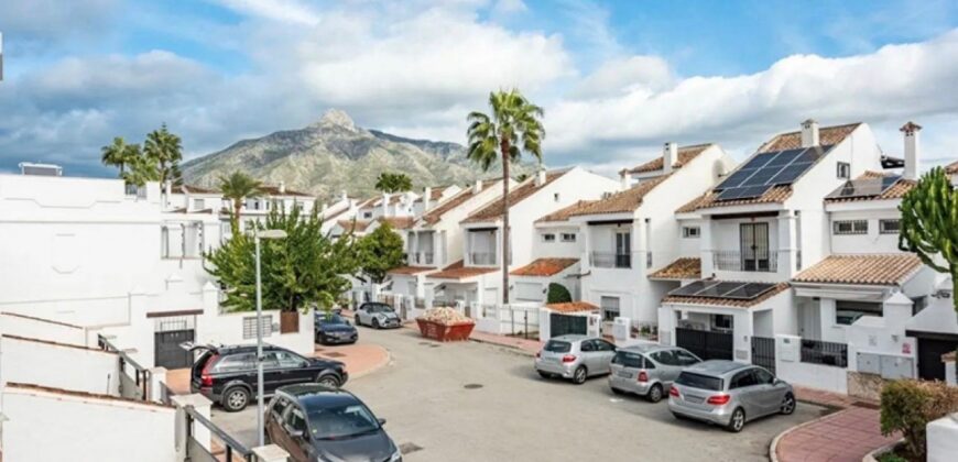 Bright 3-bed townhouse in Los Naranjos Marbella