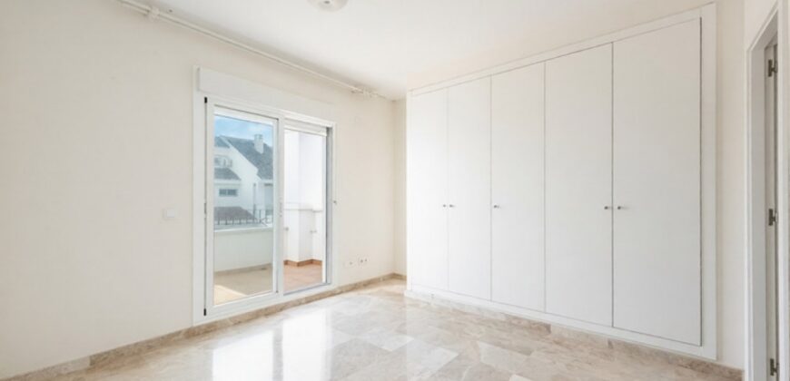 Bright 3-bed townhouse in Los Naranjos Marbella