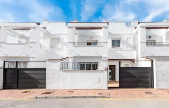 Bright 3-bed townhouse in Los Naranjos Marbella