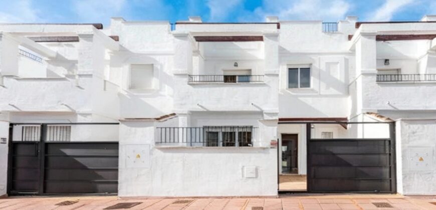 Bright 3-bed townhouse in Los Naranjos Marbella