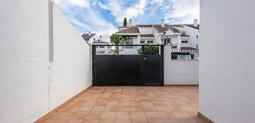 Bright 3-bed townhouse in Los Naranjos Marbella