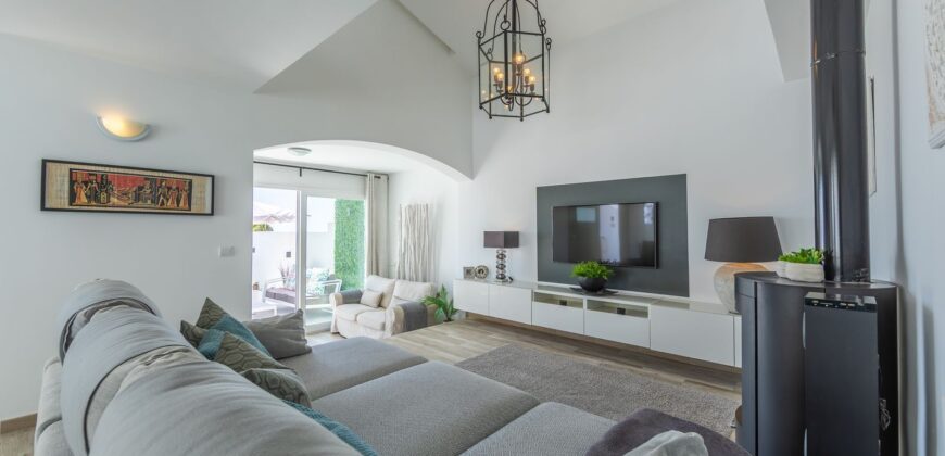 Modern Elegant Villa with Panoramic Sea and Mountain Views in Bahia Dorada, Estepona