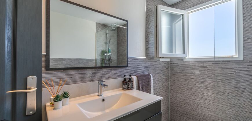 Modern Elegant Villa with Panoramic Sea and Mountain Views in Bahia Dorada, Estepona