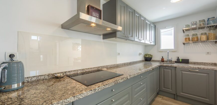 Modern Elegant Villa with Panoramic Sea and Mountain Views in Bahia Dorada, Estepona