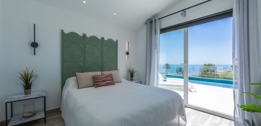 Modern Elegant Villa with Panoramic Sea and Mountain Views in Bahia Dorada, Estepona