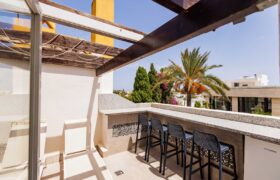 Beautiful 5 bedroom townhouse in El Rodeito, Nueva Andalucía