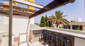 Beautiful 5 bedroom townhouse in El Rodeito, Nueva Andalucía