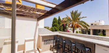 Beautiful 5 bedroom townhouse in El Rodeito, Nueva Andalucía