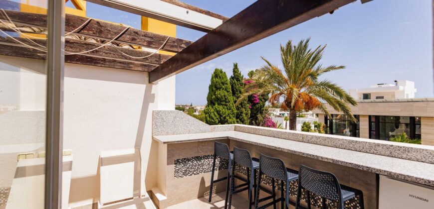 Beautiful 5 bedroom townhouse in El Rodeito, Nueva Andalucía