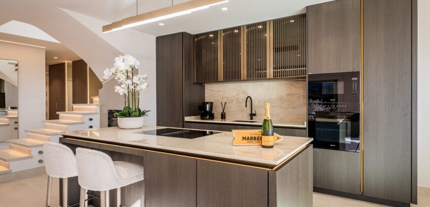 Fully Renoveted Luxury 3 bed Duplex Penthouse in New Gold Mile