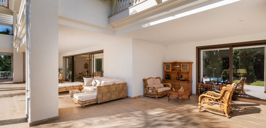 This spectacular newly built villa on the beach, Casasola, Estepona