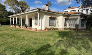 Charming Villa with Great Potential in Paraiso Medio