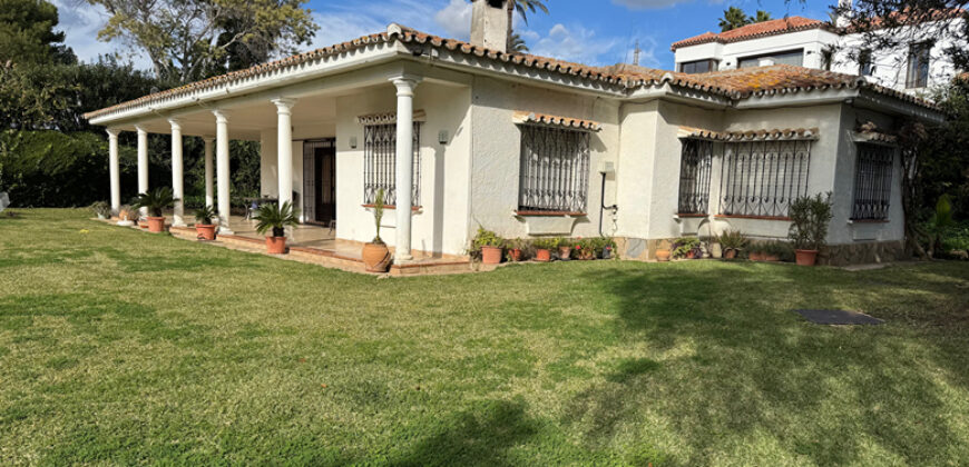Charming Villa with Great Potential in Paraiso Medio