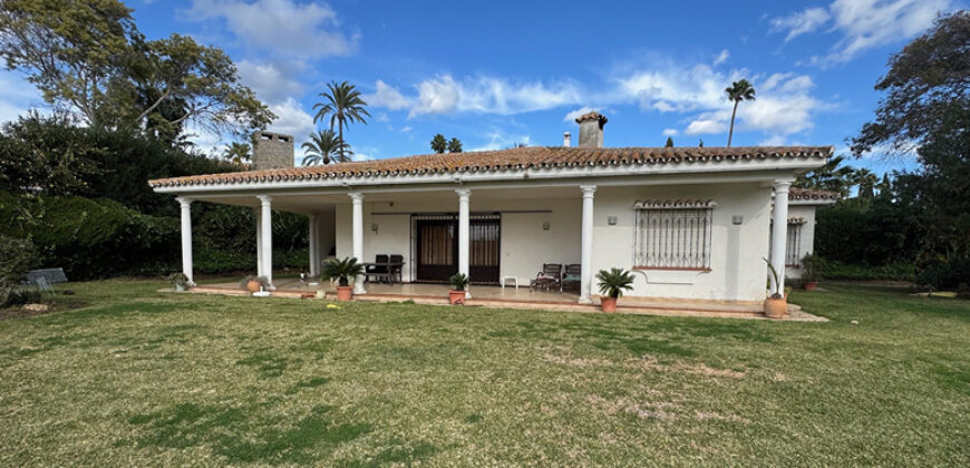 Charming Villa with Great Potential in Paraiso Medio