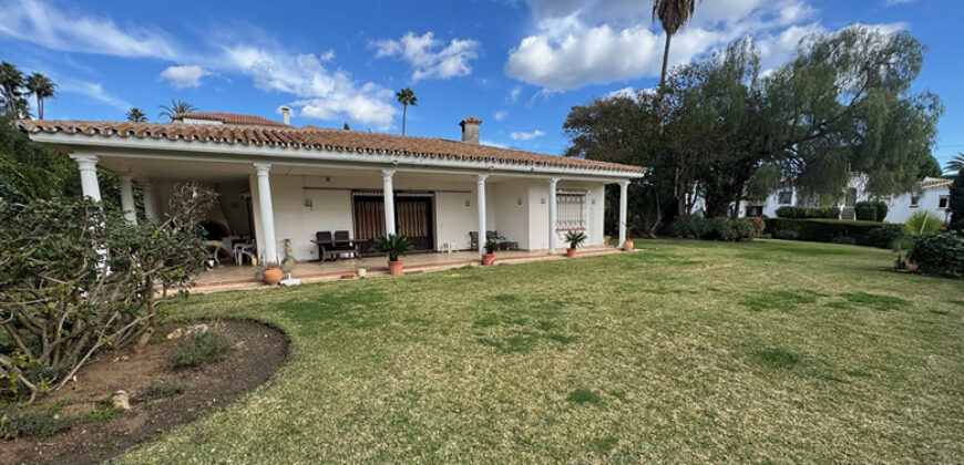 Charming Villa with Great Potential in Paraiso Medio