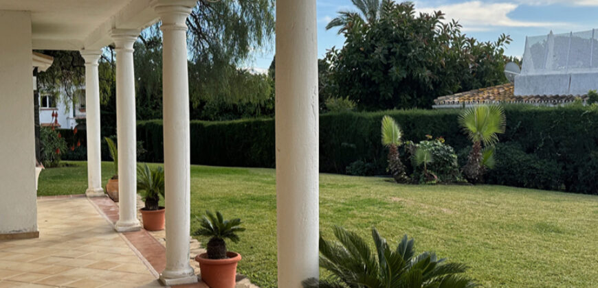 Charming Villa with Great Potential in Paraiso Medio