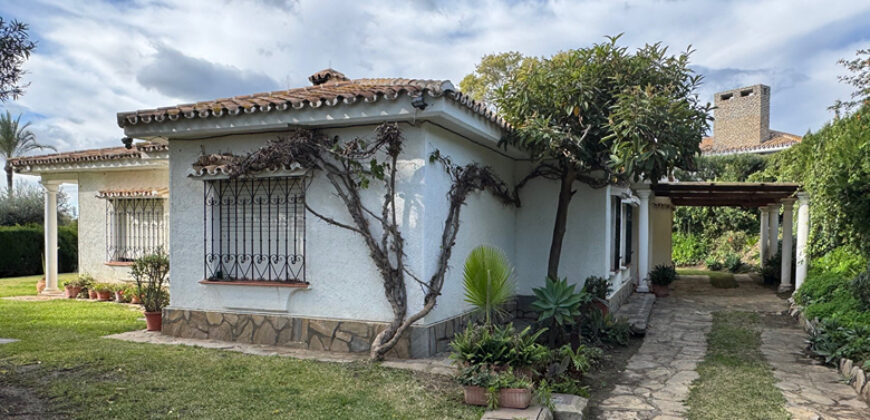 Charming Villa with Great Potential in Paraiso Medio