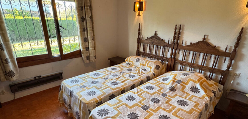 Charming Villa with Great Potential in Paraiso Medio