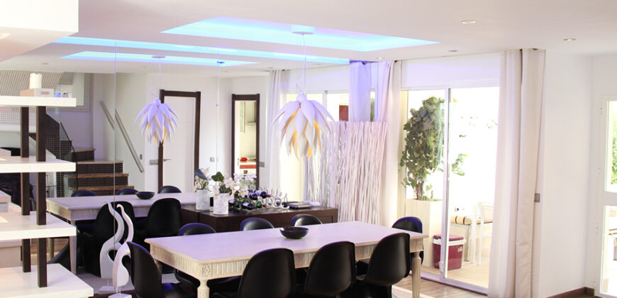 Beautiful 5 bedroom townhouse in El Rodeito, Nueva Andalucía