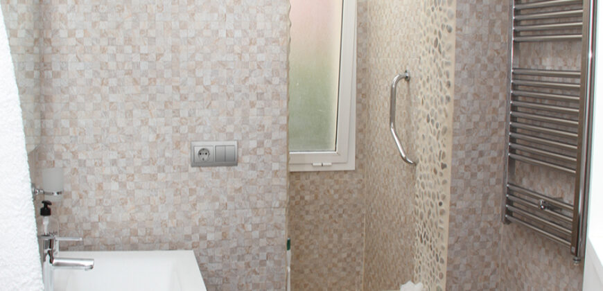 Beautiful 5 bedroom townhouse in El Rodeito, Nueva Andalucía