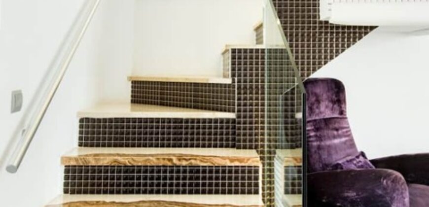 Beautiful 5 bedroom townhouse in El Rodeito, Nueva Andalucía