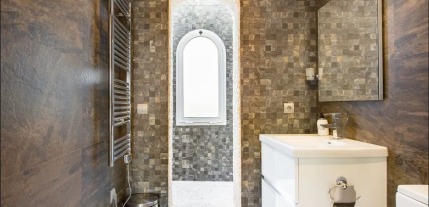 Beautiful 5 bedroom townhouse in El Rodeito, Nueva Andalucía