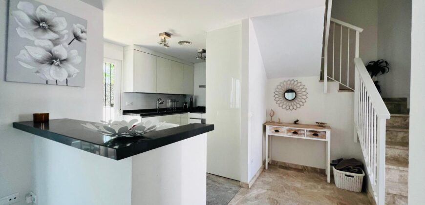 Bright Townhouse in Nueva Andalucía – 1.5 km from the Beach and Puerto Banús