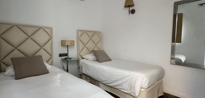 Beautiful 5 bedroom townhouse in El Rodeito, Nueva Andalucía